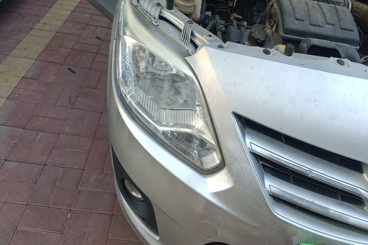 Used CHANGAN Alsvin V3 2012 1.3L Manual Comfort Version China IV Standard Right Front Headlight