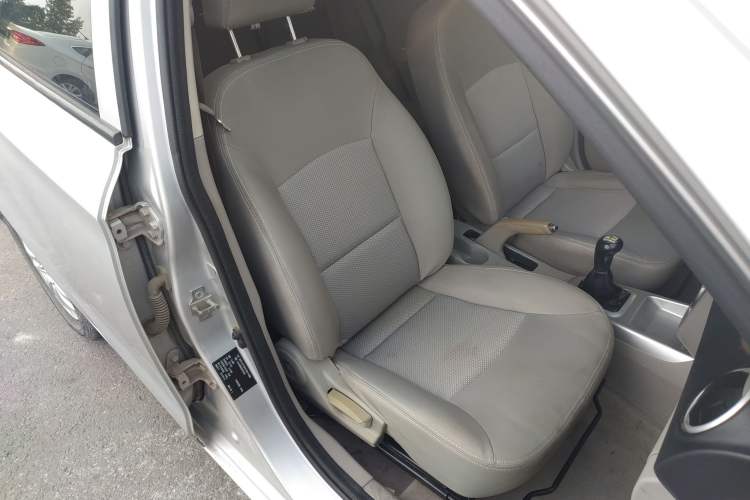 Used CHANGAN Alsvin V3 2012 1.3L Manual Comfort Version China IV Standard Right Front Seat