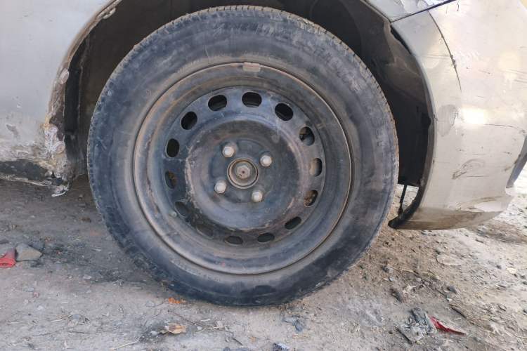 Used CHANGAN Alsvin V3 2012 1.3L Manual Comfort Version China IV Standard Right Front Wheel Hub