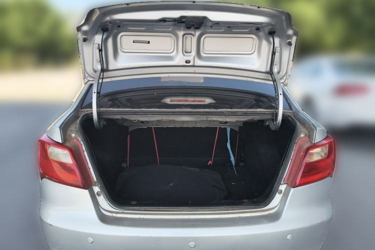 Used CHANGAN Alsvin V3 2012 1.3L Manual Comfort Version China IV Standard Trunk