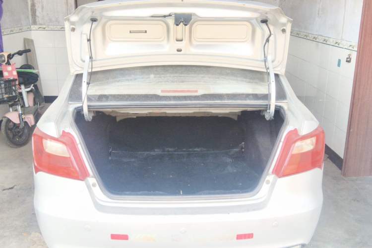 Used CHANGAN Alsvin V3 2012 1.3L Manual Comfort Version China IV Standard Trunk