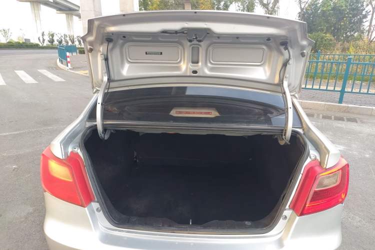 Used CHANGAN Alsvin V3 2012 1.3L Manual Comfort Version China IV Standard Trunk