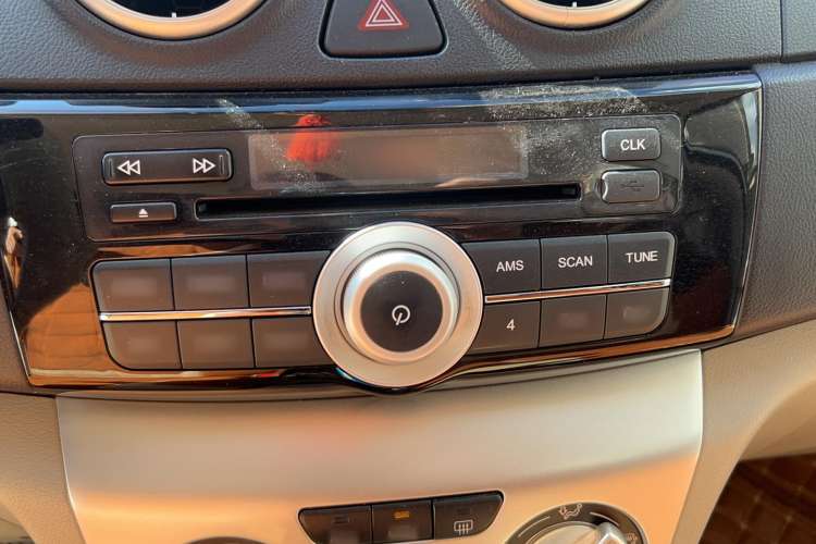Used CHANGAN Alsvin V3 2012 1.3L Manual Luxury Version China V Standard Audio And AC Panel