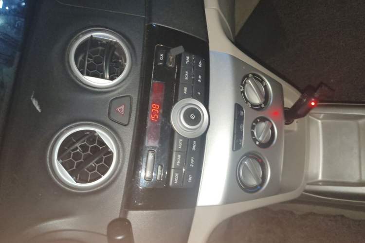 Used CHANGAN Alsvin V3 2012 1.3L Manual Comfort Version China IV Standard Audio And AC Panel