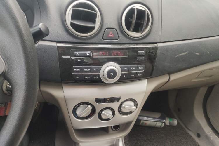 Used CHANGAN Alsvin V3 2012 1.3L Manual Comfort Version China IV Standard Audio And AC Panel