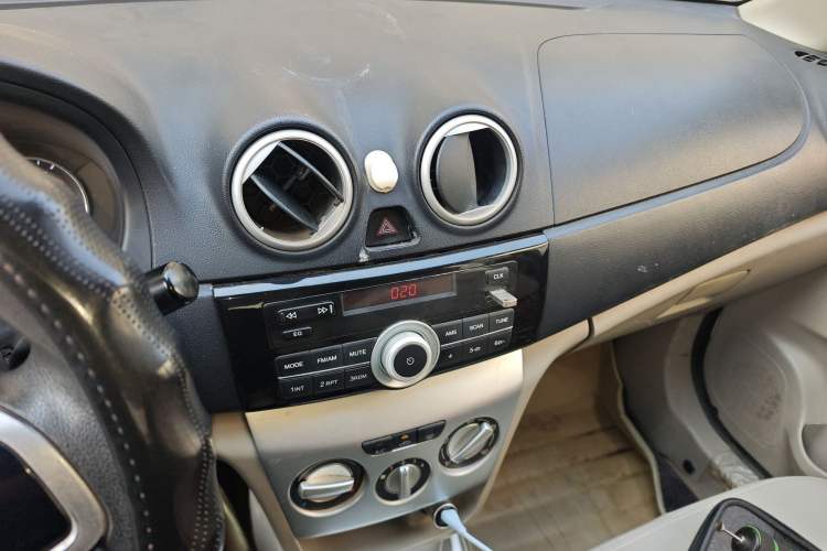 Used CHANGAN Alsvin V3 2012 1.3L Manual Comfort Version China IV Standard Audio And AC Panel