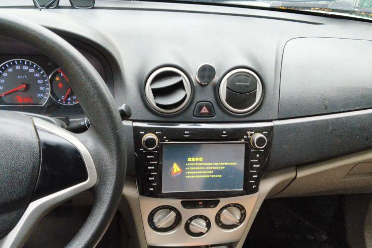 Used CHANGAN Alsvin V3 2012 1.3L Manual Luxury Version China IV Standard Audio And AC Panel