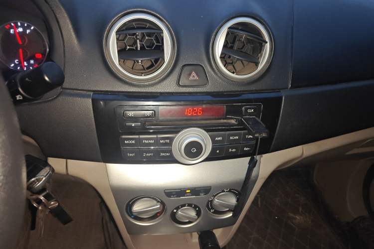 Used CHANGAN Alsvin V3 2012 1.3L Manual Luxury Version China IV Standard Audio And AC Panel