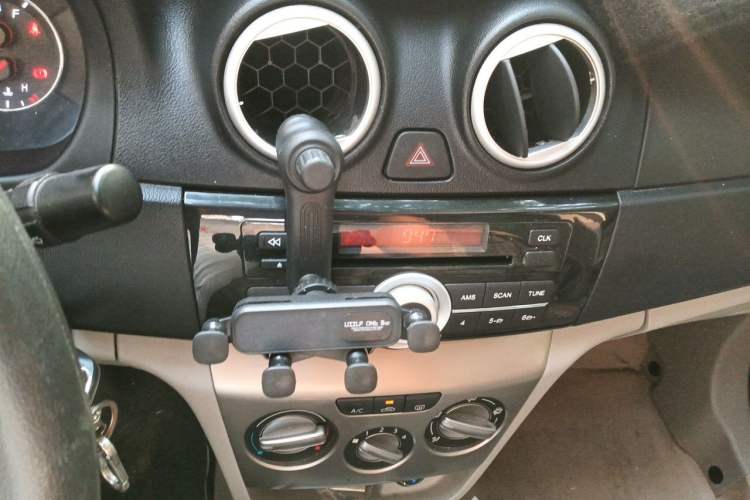 Used CHANGAN Alsvin V3 2012 1.3L Manual Luxury Version China IV Standard Audio And AC Panel