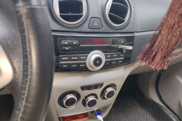 Used CHANGAN Alsvin V3 2012 1.3L Manual Comfort Version China IV Standard Audio And AC Panel