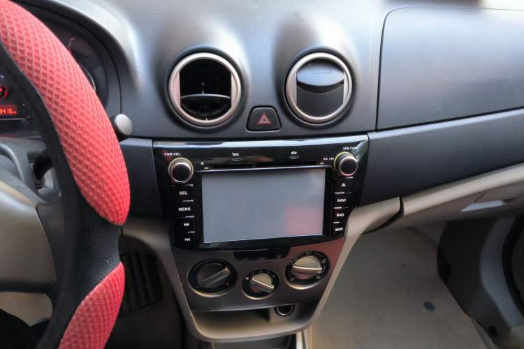 Used CHANGAN Alsvin V3 2012 1.3L Manual Comfort Version China IV Standard Audio And AC Panel