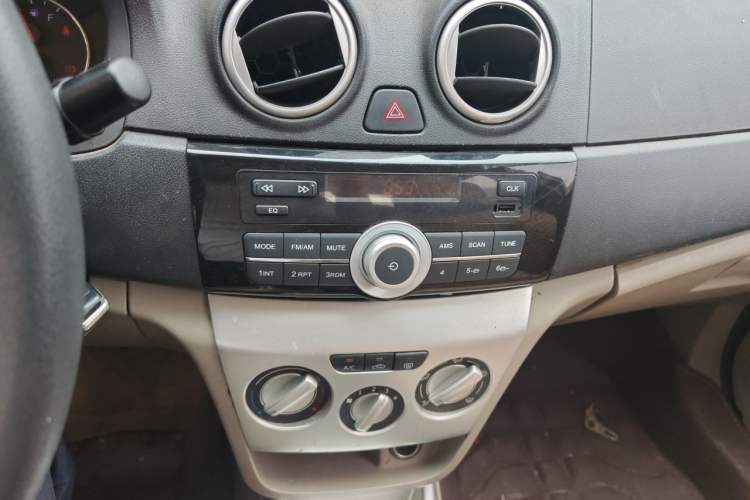 Used CHANGAN Alsvin V3 2012 1.3L Manual Comfort Version China IV Standard Audio And AC Panel
