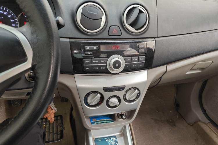 Used CHANGAN Alsvin V3 2012 1.3L Manual Comfort Version China IV Standard Audio And AC Panel