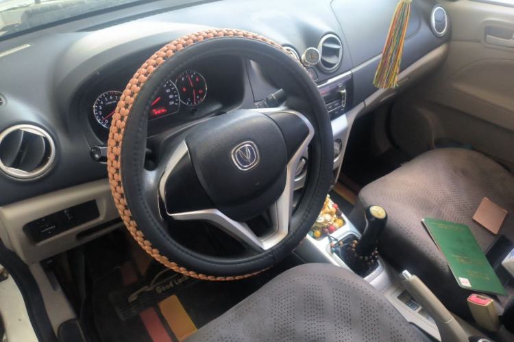 Used CHANGAN Alsvin V3 2012 1.3L Manual Comfort Version China IV Standard Center Console