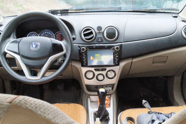 Used CHANGAN Alsvin V3 2012 1.3L Manual Luxury Version China IV Standard Center Console