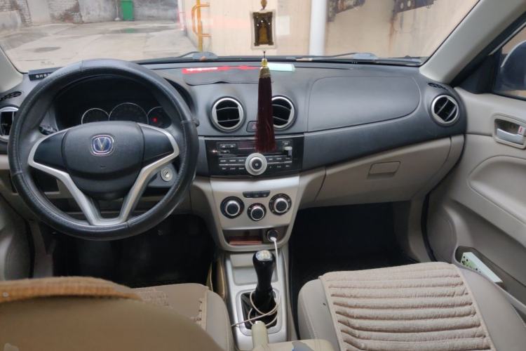 Used CHANGAN Alsvin V3 2012 1.3L Manual Comfort Version China IV Standard Center Console