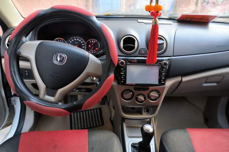 Used CHANGAN Alsvin V3 2012 1.3L Manual Comfort Version China IV Standard Center Console