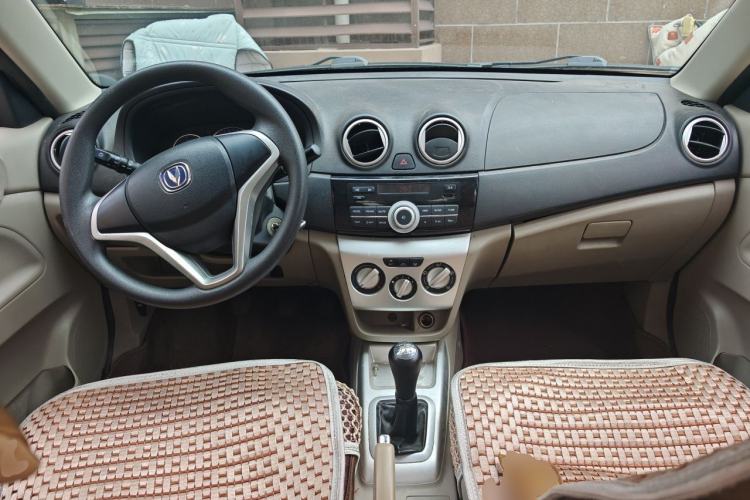 Used CHANGAN Alsvin V3 2012 1.3L Manual Comfort Version China IV Standard Center Console