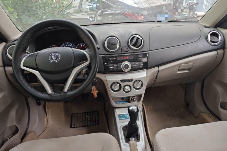 Used CHANGAN Alsvin V3 2012 1.3L Manual Comfort Version China IV Standard Center Console