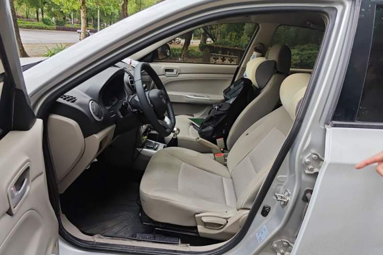 Used CHANGAN Alsvin V3 2012 1.3L Manual Luxury Version China IV Standard Driver Seat