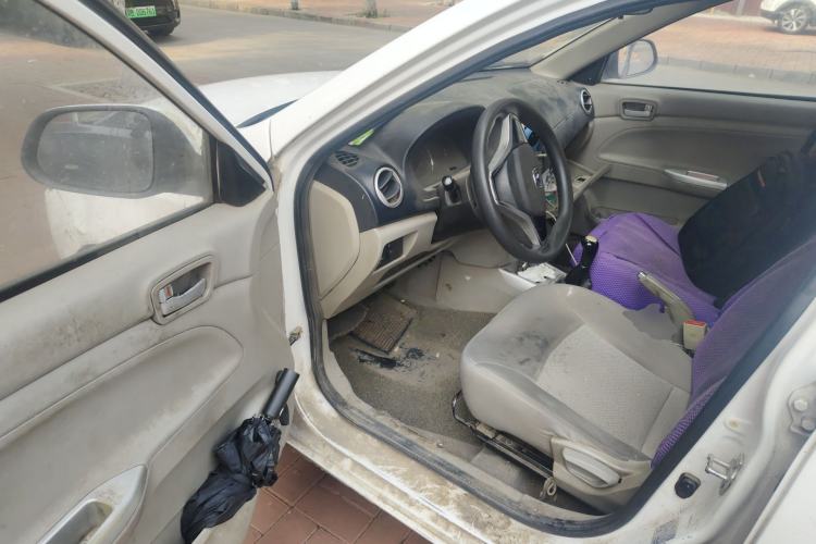 Used CHANGAN Alsvin V3 2012 1.3L Manual Comfort Version China IV Standard Driver Seat