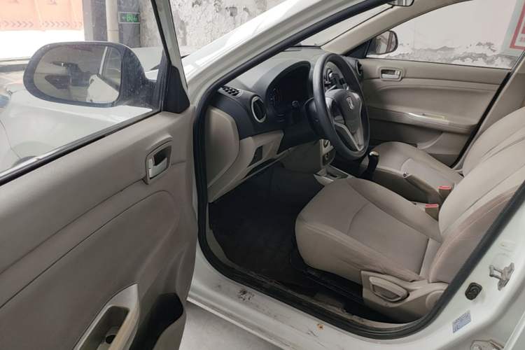 Used CHANGAN Alsvin V3 2012 1.3L Manual Comfort Version China IV Standard Driver Seat
