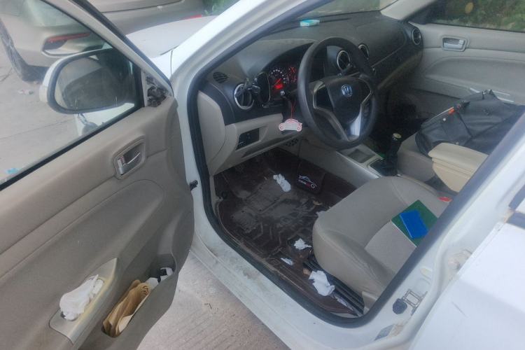Used CHANGAN Alsvin V3 2012 1.3L Manual Comfort Version China IV Standard Driver Seat