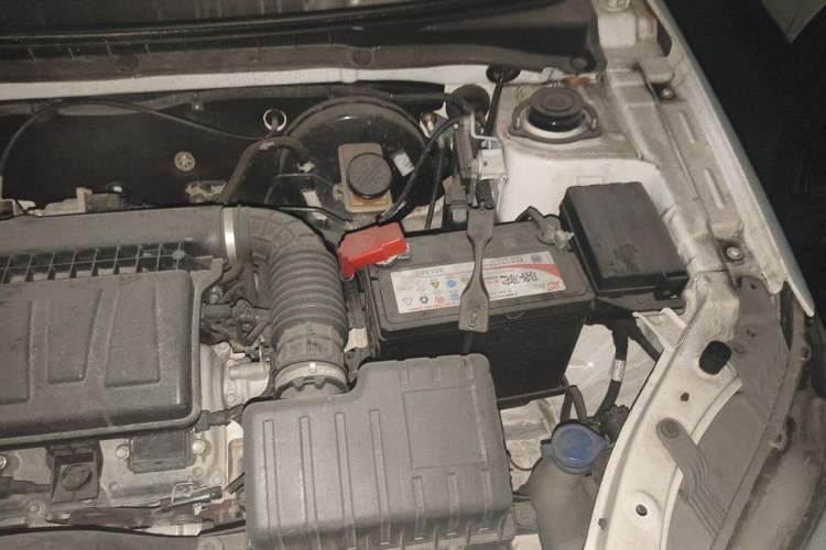 Used CHANGAN Alsvin V3 2012 1.3L Manual Comfort Version China IV Standard Engine Bay Left