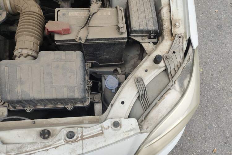 Used CHANGAN Alsvin V3 2012 1.3L Manual Comfort Version China IV Standard Engine Bay Left