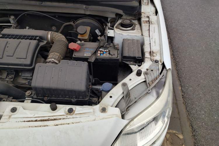 Used CHANGAN Alsvin V3 2012 1.3L Manual Luxury Version China IV Standard Engine Bay Left