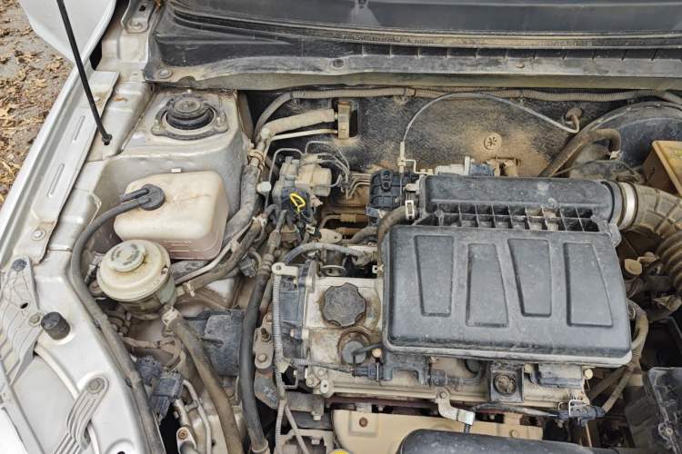 Used CHANGAN Alsvin V3 2012 1.3L Manual Luxury Version China IV Standard Engine Bay Right