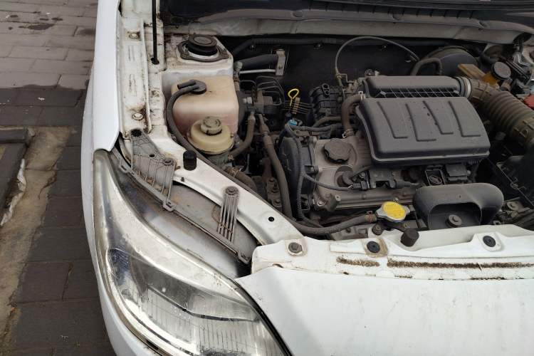 Used CHANGAN Alsvin V3 2012 1.3L Manual Luxury Version China IV Standard Engine Bay Right