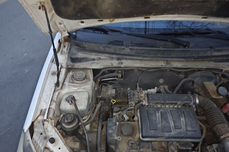 Used CHANGAN Alsvin V3 2012 1.3L Manual Luxury Version China IV Standard Engine Bay Right