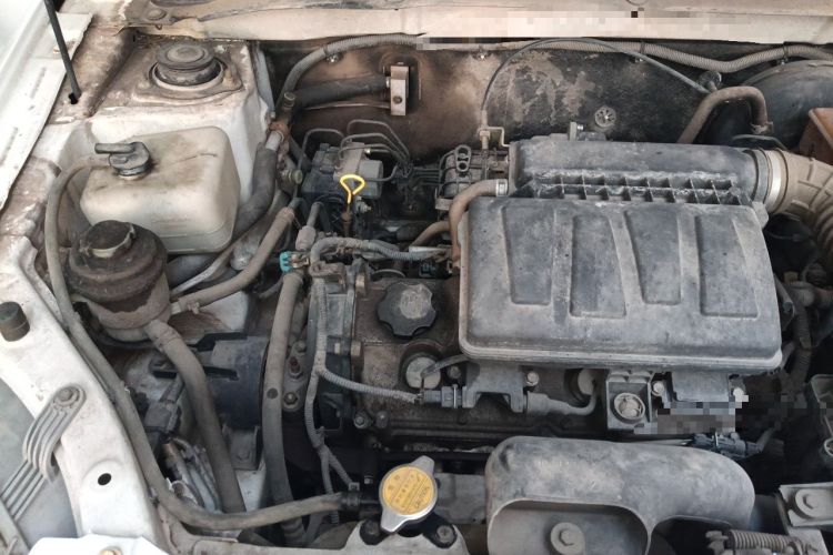 Used CHANGAN Alsvin V3 2012 1.3L Manual Luxury Version China IV Standard Engine Bay Right