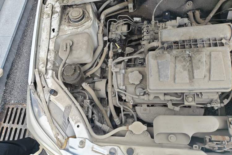 Used CHANGAN Alsvin V3 2012 1.3L Manual Luxury Version China IV Standard Engine Bay Right