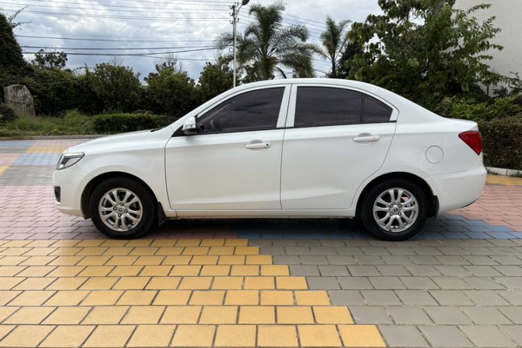 Used CHANGAN Alsvin V3 2012 1.3L Manual Comfort Version China IV Standard Exterior 4