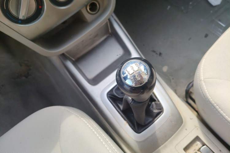 Used CHANGAN Alsvin V3 2012 1.3L Manual Comfort Version China IV Standard Gear Lever