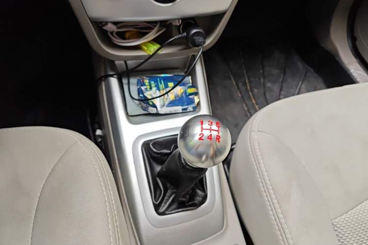 Used CHANGAN Alsvin V3 2012 1.3L Manual Luxury Version China IV Standard Gear Lever