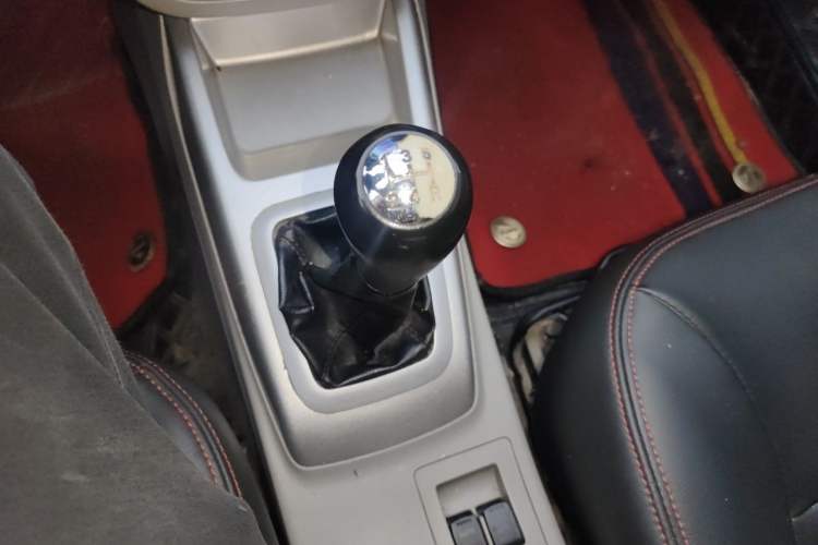 Used CHANGAN Alsvin V3 2012 1.3L Manual Comfort Version China IV Standard Gear Lever