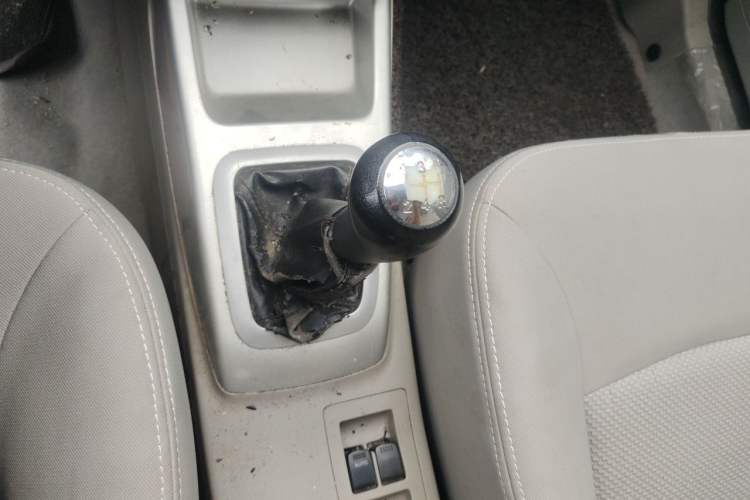 Used CHANGAN Alsvin V3 2012 1.3L Manual Comfort Version China IV Standard Gear Lever