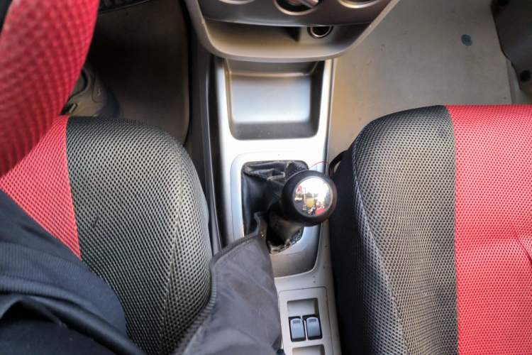 Used CHANGAN Alsvin V3 2012 1.3L Manual Comfort Version China IV Standard Gear Lever