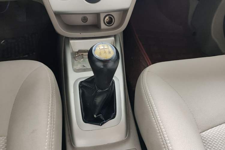 Used CHANGAN Alsvin V3 2012 1.3L Manual Comfort Version China IV Standard Gear Lever