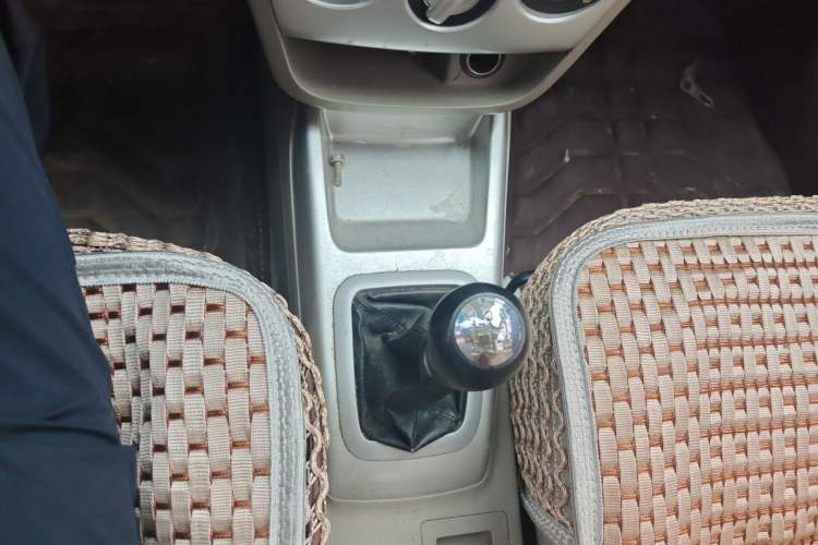 Used CHANGAN Alsvin V3 2012 1.3L Manual Comfort Version China IV Standard Gear Lever