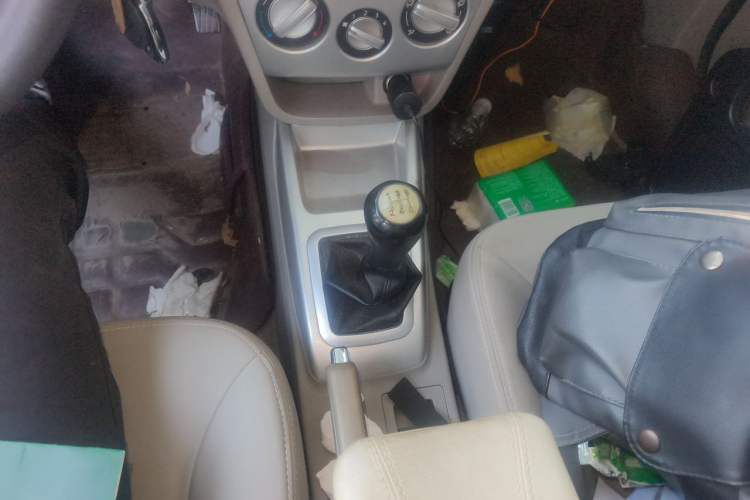 Used CHANGAN Alsvin V3 2012 1.3L Manual Comfort Version China IV Standard Gear Lever