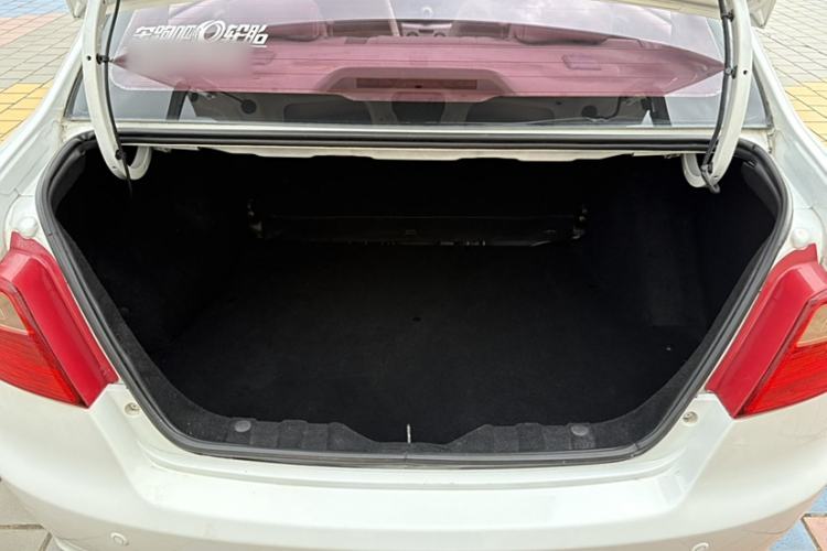 Used CHANGAN Alsvin V3 2012 1.3L Manual Comfort Version China IV Standard Interior 6