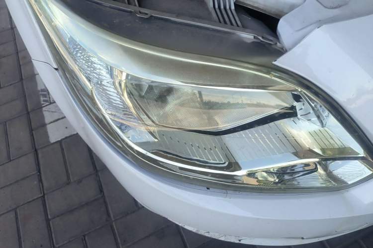 Used CHANGAN Alsvin V3 2012 1.3L Manual Comfort Version China IV Standard Right Front Headlight