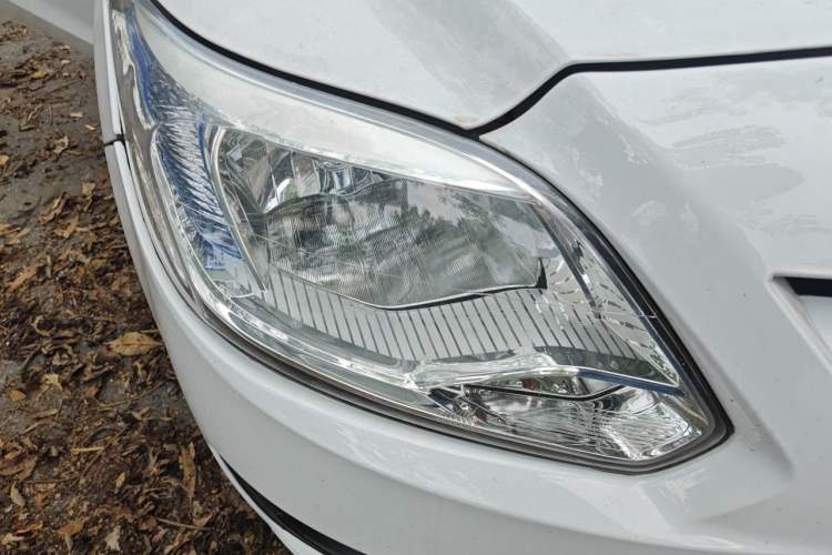 Used CHANGAN Alsvin V3 2012 1.3L Manual Luxury Version China IV Standard Right Front Headlight