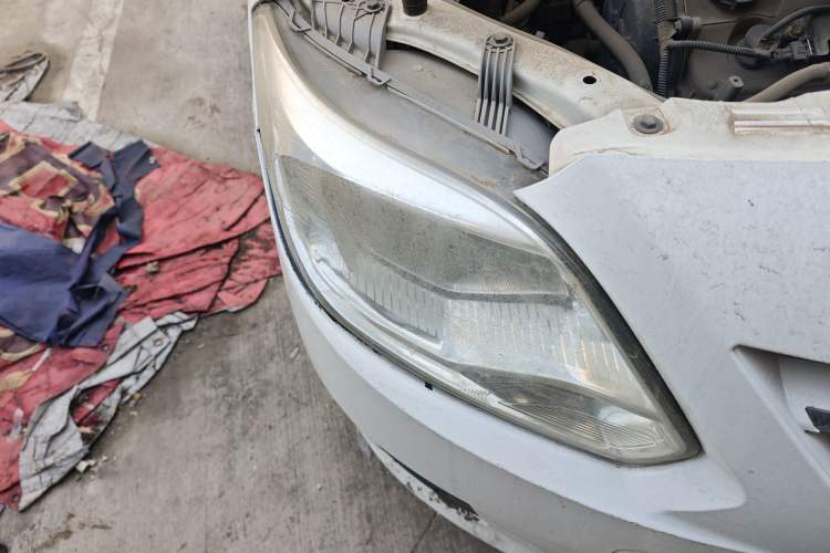 Used CHANGAN Alsvin V3 2012 1.3L Manual Comfort Version China IV Standard Right Front Headlight