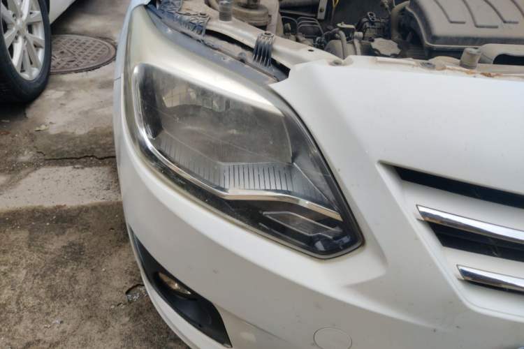 Used CHANGAN Alsvin V3 2012 1.3L Manual Comfort Version China IV Standard Right Front Headlight