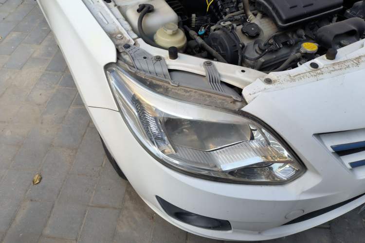 Used CHANGAN Alsvin V3 2012 1.3L Manual Comfort Version China IV Standard Right Front Headlight